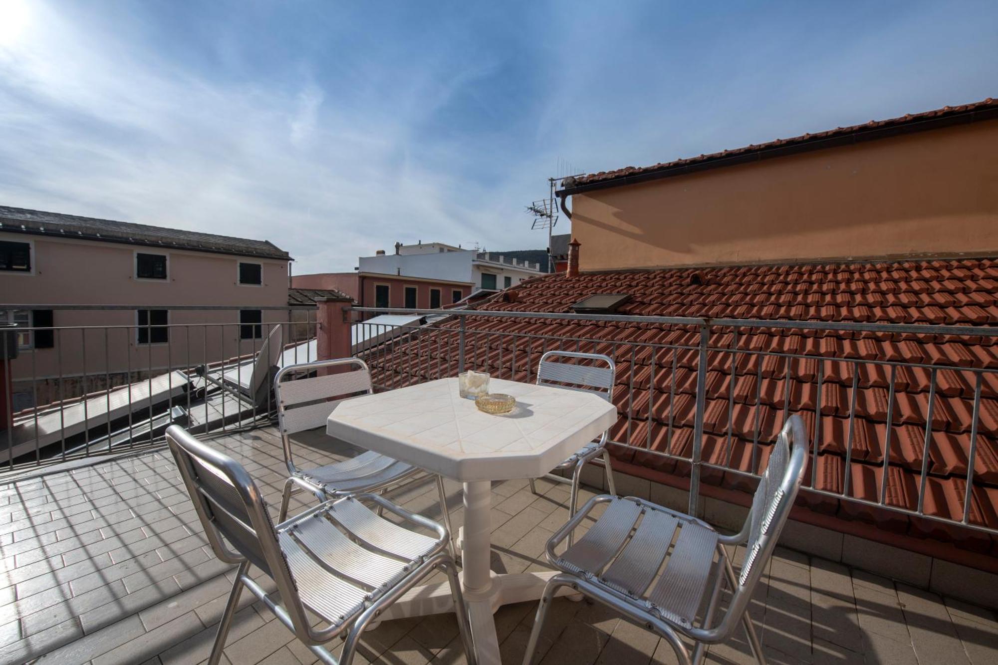 188B - Casa Di Nina Moneglia Con Terrazza - 2Min Dal Mare Apartment Luaran gambar